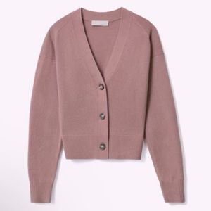 Everlane The Cropped Cashmere Cardigan in Mauve Pink